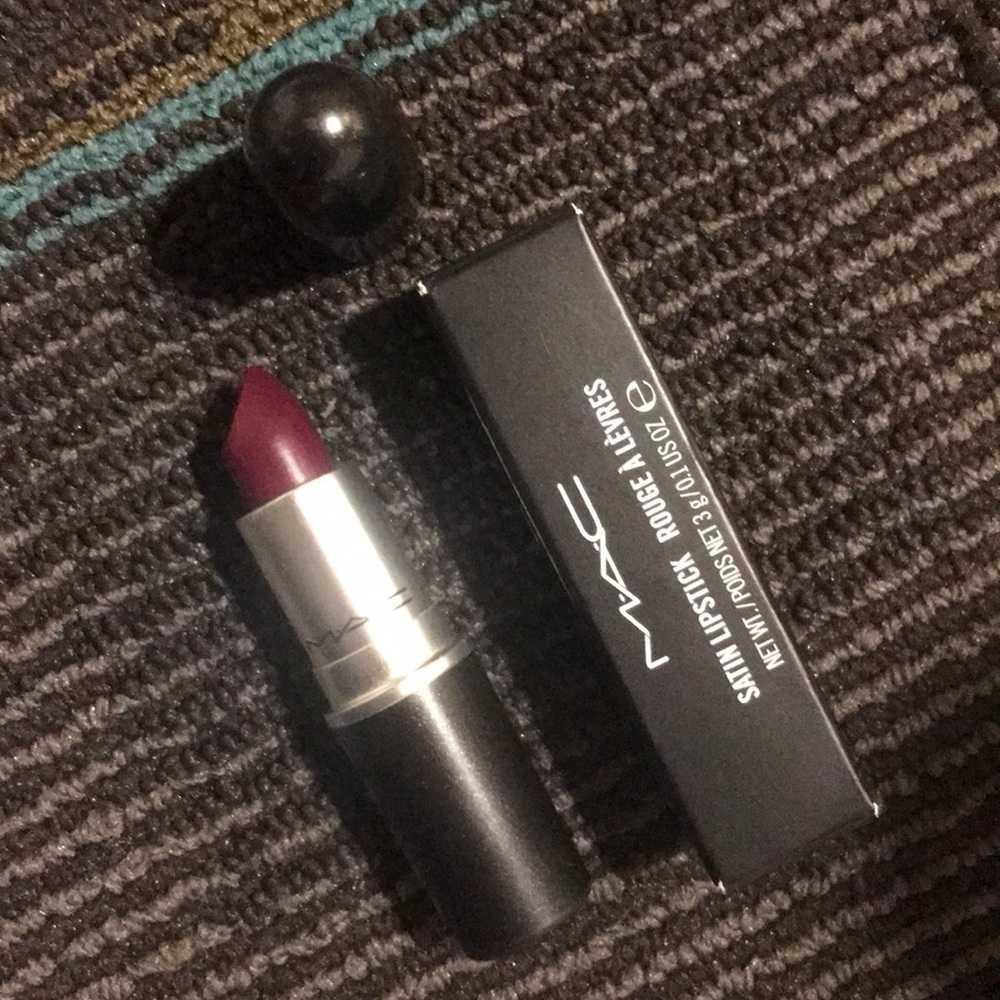 MAC SATIN LIPSTICK REBEL